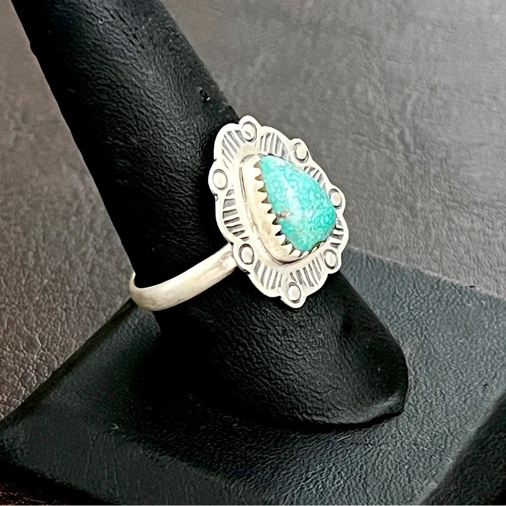 Native American style sterling silver turquoise ring Size 8.75
